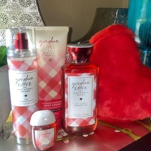 Bath and Bodyworks Gingham LOVE Gift set Combo and Crossbody Purse